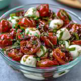 Fresh and portable Mason Jar Caprese Salad, perfect for picnics, with vibrant tomatoes and creamy mozzarella.