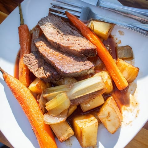 Sunday pot roast beef veggies